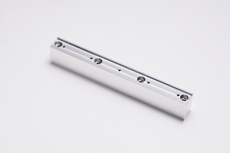 Каква е разликата между 3, 4, 5 ос CNC?